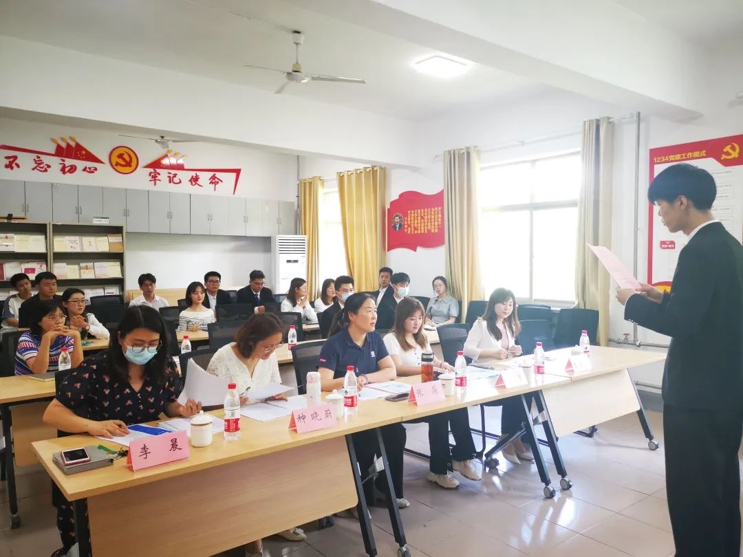 山東農(nóng)業(yè)大學第十五屆求職簡歷設(shè)...