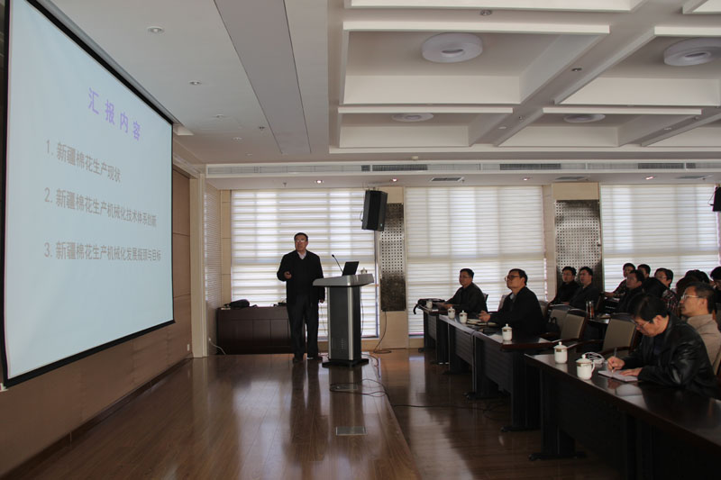 陳學(xué)庚院士走進(jìn)機(jī)電學(xué)院學(xué)術(shù)大講堂做學(xué)術(shù)報(bào)告