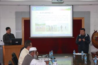 張?jiān)洪L為農(nóng)業(yè)機(jī)械綜合實(shí)用技術(shù)國際培訓(xùn)班授課